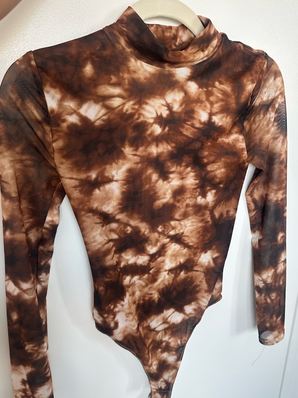 h:ours Brown Tie-Dye Long-Sleeve Mock Neck Bodysuit